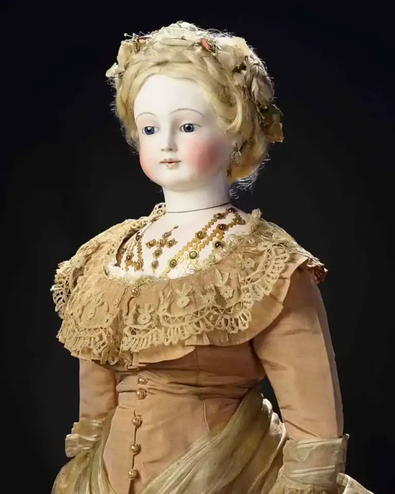 Jouets anciens, poupées